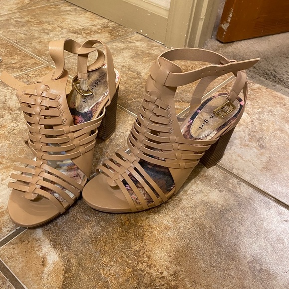 High heels! - Picture 2 of 2